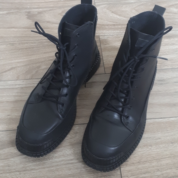 Women's Black Camper Ankle Books size 10 - Picture 3 of 5